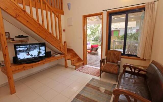 Cabins Tammuz