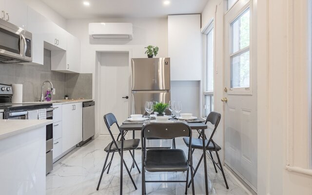 Beautiful Private Bedroom in Mile-End