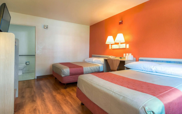 Motel 6 Escondido, CA