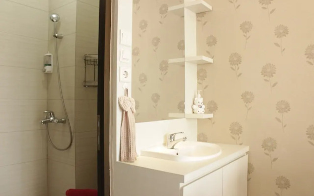 Comfy & Strategic 2BR Gateway Pasteur Apartment near Pasteur Exit Toll