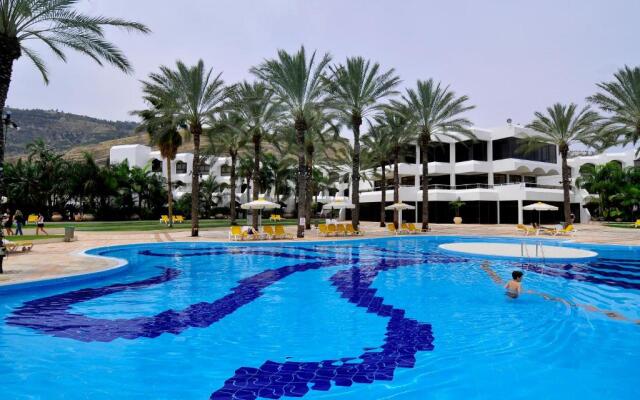 Gai Beach Resort Spa Hotel