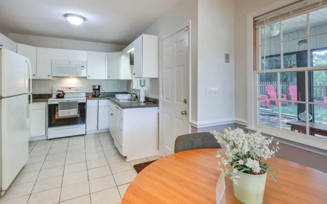 Seneca Escape w/ Screened Patio: Near Lakes!