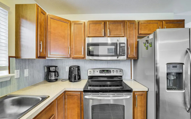 Family-friendly Tobyhanna Home w/ Community Pool