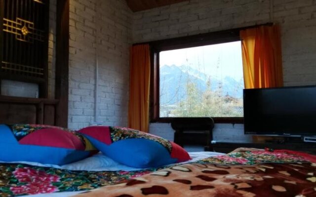 Lijiang Qinglu Courtyard Hotel