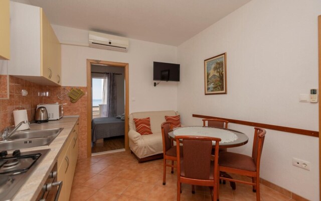 Beautiful Home in Makarska With Wifi and 2 Bedrooms