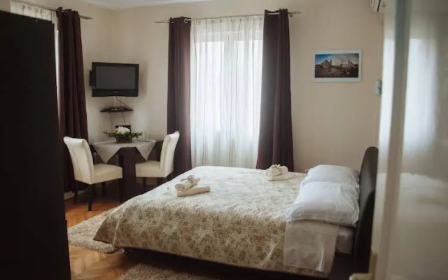 Apartments & Rooms Andrea