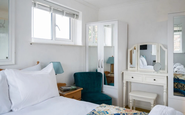 Exclusive Home in Acton by Underthedoormat