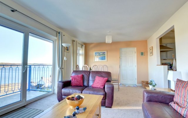 Peaceful Holiday Home in Saundersfoot With Balcony