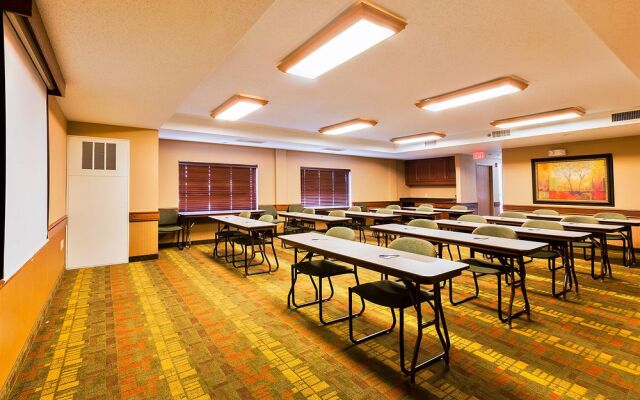 AmericInn by Wyndham Monmouth