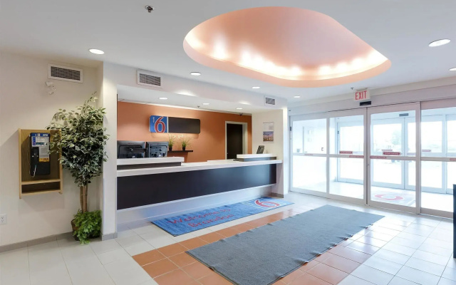 Motel 6 Brandon, MB