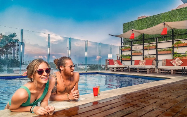 Nomads Hotel & Rooftop Pool