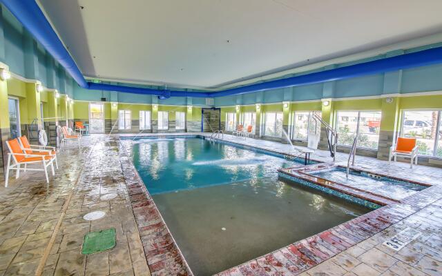 Holiday Inn Express & Suites Raymondville by IHG