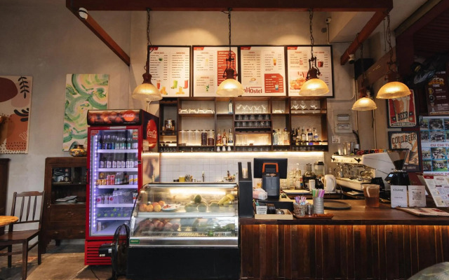 9 Hostel and Bar