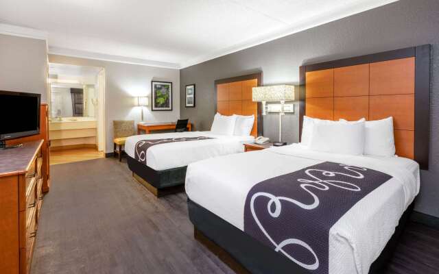 Super 8 by Wyndham The Woodlands North