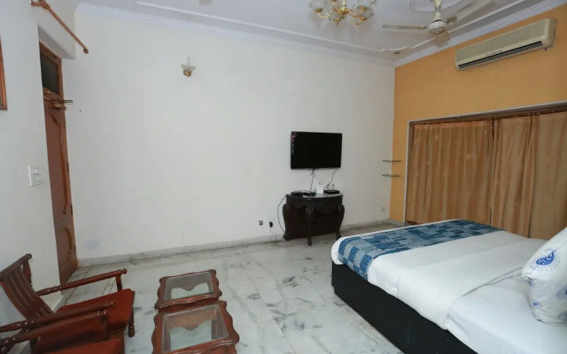 OYO Rooms Vishal Khand 4