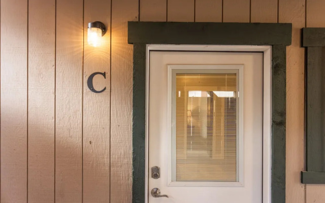 The Yellowstone Hideaway Unit C