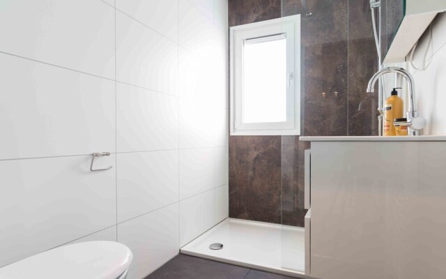 Modern chalet with a dishwasher, located in Park De Veluwe