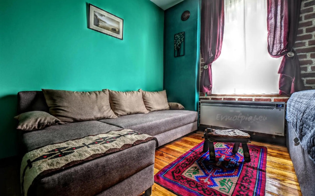 Art apartment EVMOLPIAS near Roman stadium