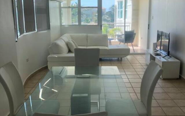 Haudimar PH Beachfront Apt 4BR/3Bath