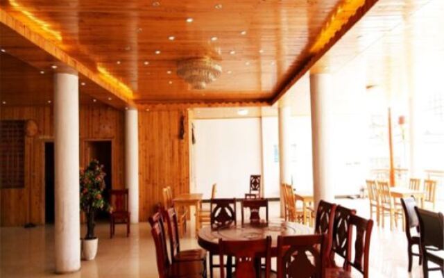 Jomo Cultural Hotel (Enshi Canyon)