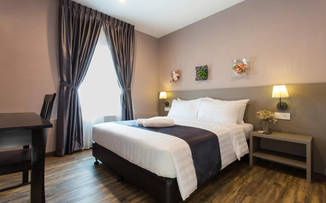 Oyo 490 Dk Hotel