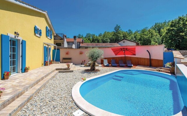 Stunning Home in Jurdani With Wifi and 2 Bedrooms