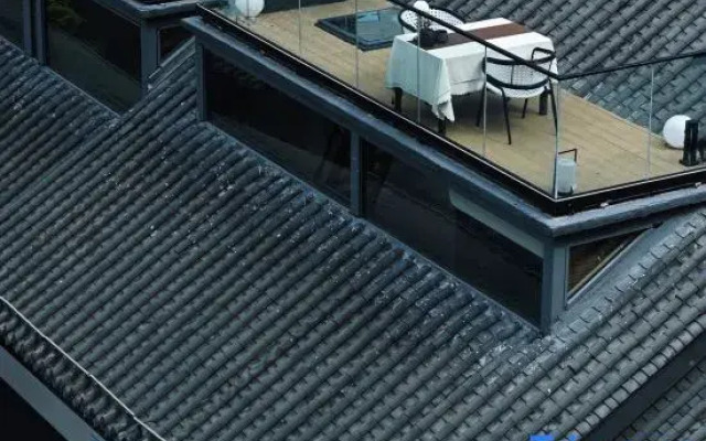 RETURN Courtyard Hotel