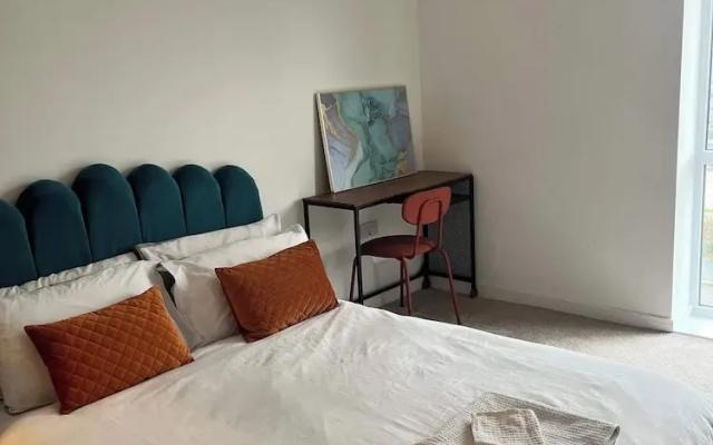 Luxury Apartment - Lakeside