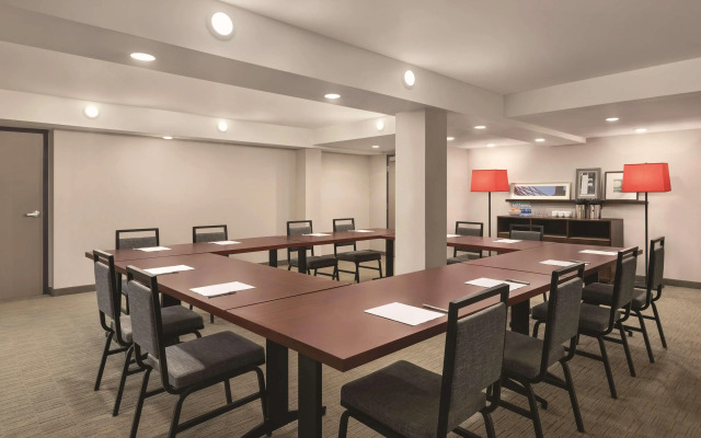 Country Inn & Suites by Radisson Macon West