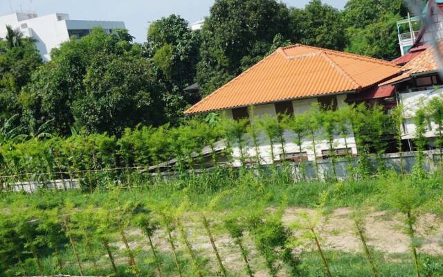 Sayan Mansion