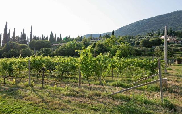 Fabulous Mansion in Pesina Spezie near Lake