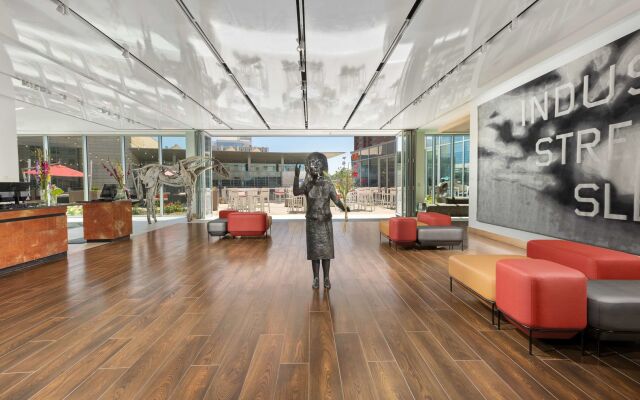 The Art Hotel Denver, Curio Collection by Hilton