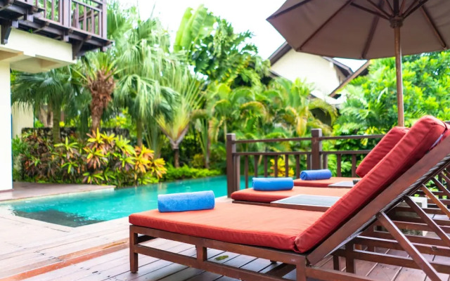 Cliffront Tropical Villa Cantik