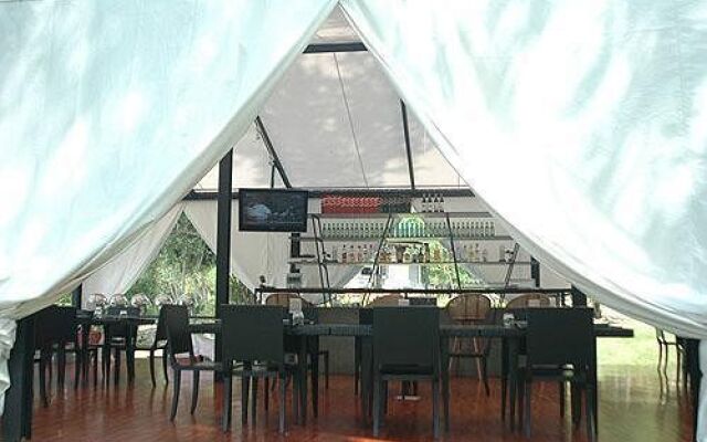 Khao Kheow Es-Ta-Te Camping Resort & Safari