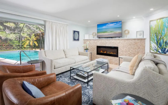 Luxury Beach House w Private Beach