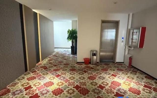Tangla Town Holiday Hotel