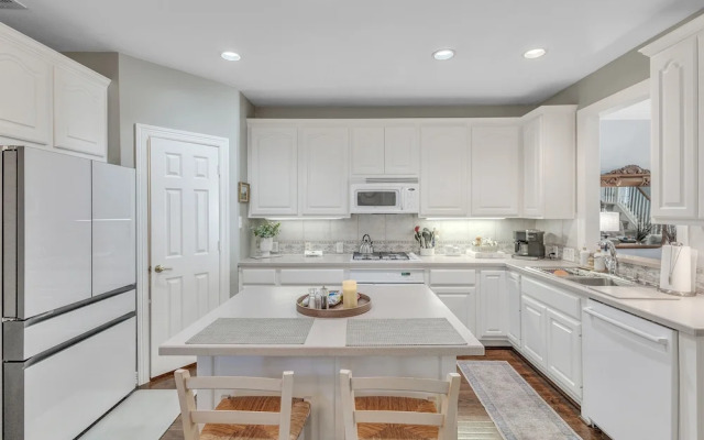 Spacious Urban Uptown Retreat 3 Bedroom Townhouse