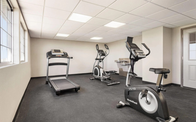 Baymont by Wyndham Blackwell I-35