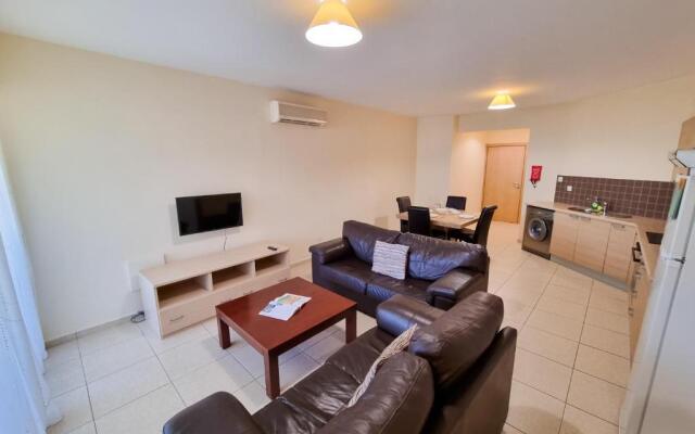 Yaar Apartment with pool and tennis court