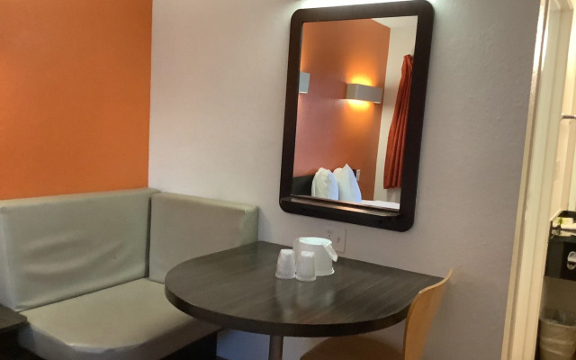 Motel 6 Carlsbad Downtown