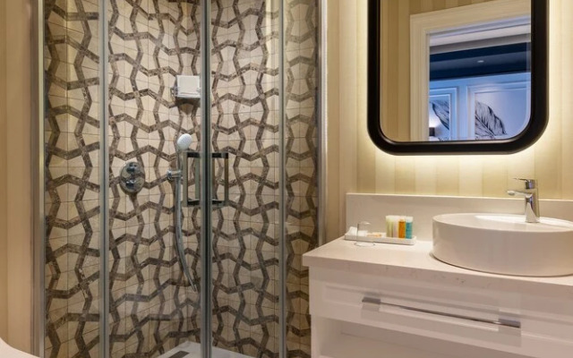 Motif Hotel