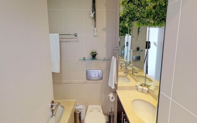 Luxury on the Beach, Lagoon Beach