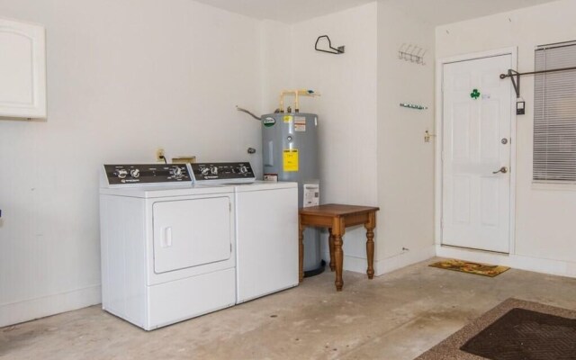 Waterfront vacation home in luxurious resort by Redawning