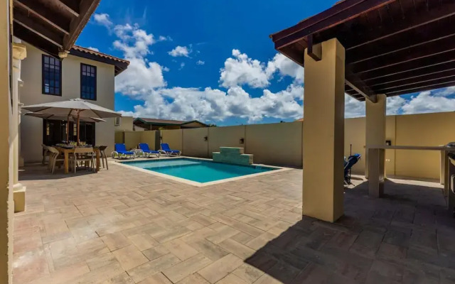 Large 5BR Villa With Private Pool Near Eagle Beach