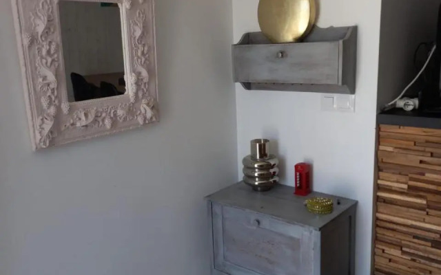 House with free parking, barbeque air conditioning