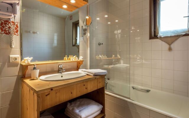 Savoyards and rustic studio in the heart of Val d'Isère