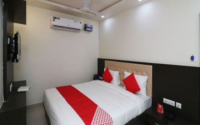 OYO 22979 Saffron Hotel
