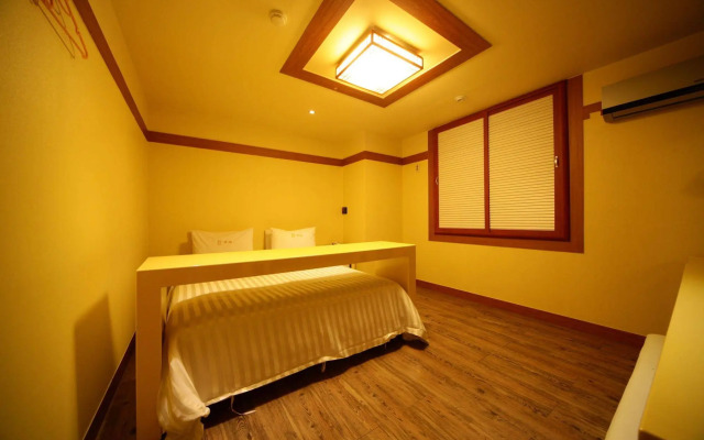 Castle Motel Iksan