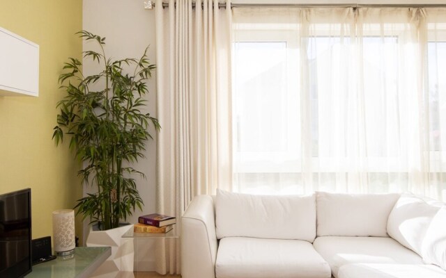 Sunny Modern Nr Beach Village w Parking