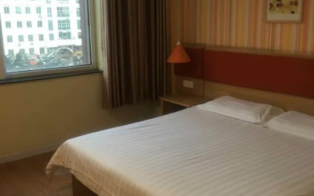 Home Inn (Weihai Wanda Plaza Haibin Road Crown Bathing Beach)